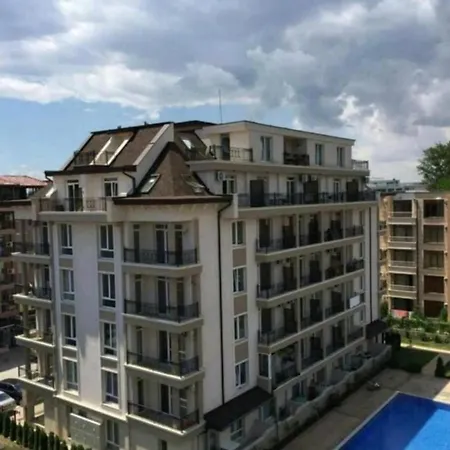 Modern & Fully Equipped Apartment- Stylish Comfort Lejlighed