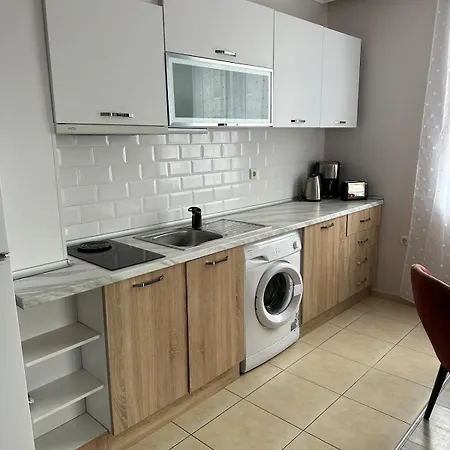 Modern & Fully Equipped Apartment- Stylish Comfort Lejlighed