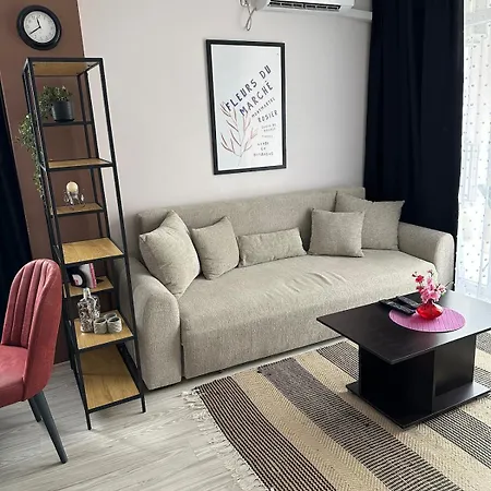 Lejlighed Modern & Fully Equipped Apartment- Stylish Comfort