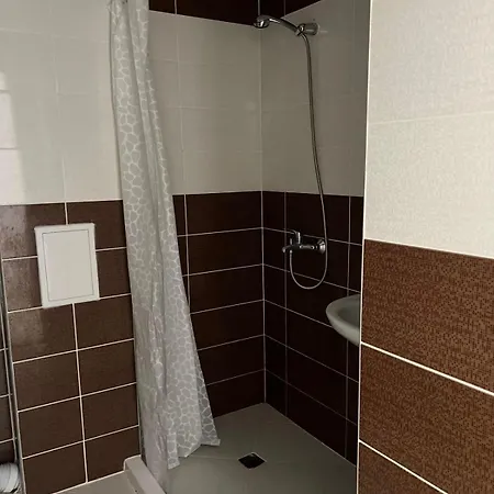 Modern & Fully Equipped Apartment- Stylish Comfort Lejlighed